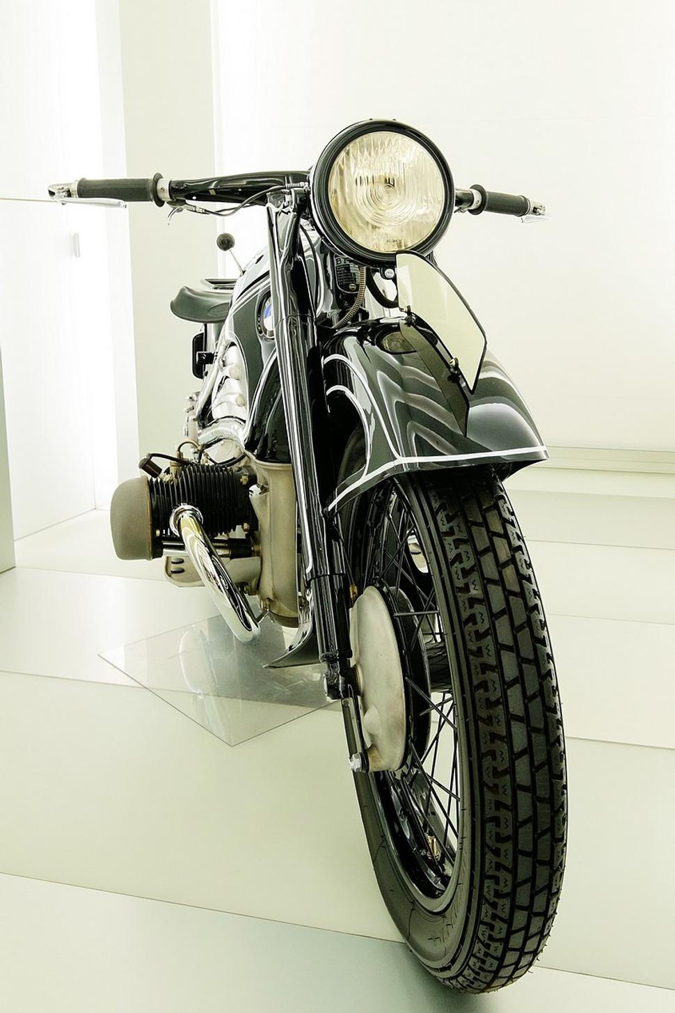 BMW má aj veľa motocyklov. Tie najstaršie...