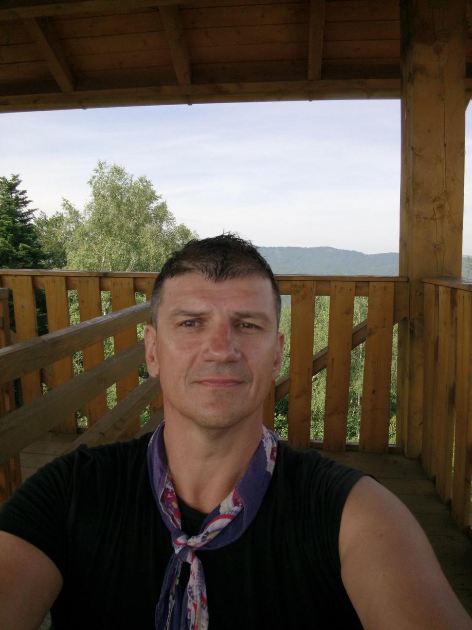 Sedím si v kresle bez batohu a je mi dobre