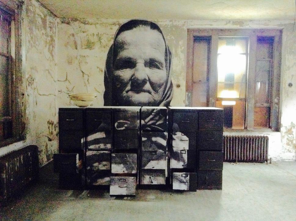 Duchovia Ellis Islandu: Babička z Čiech
