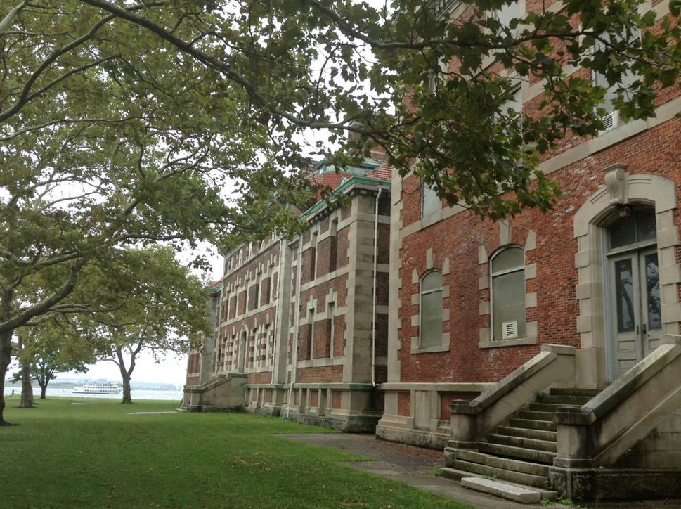 Nemocničný komplex na južnej strane ostrova Ellis Island.