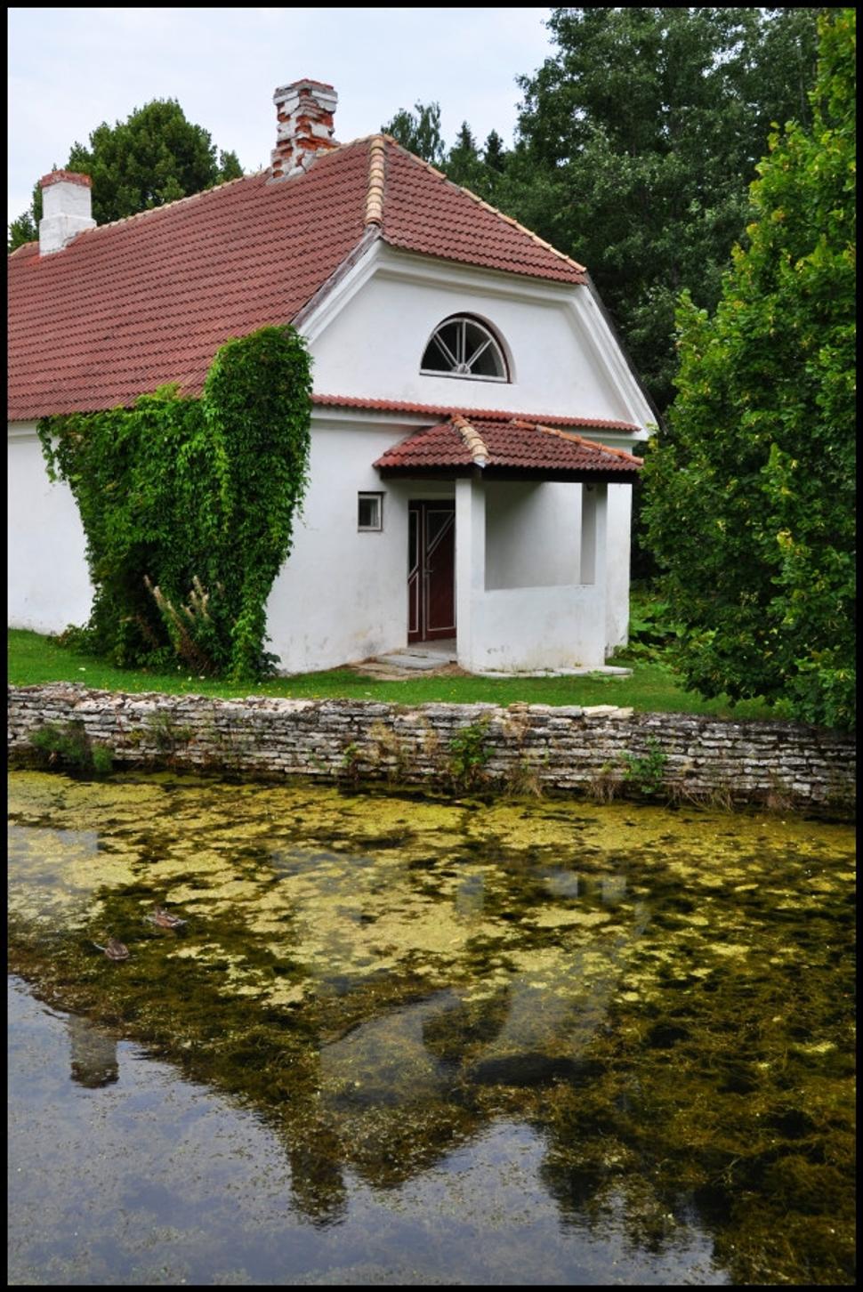 Areál paláca tvorí niekoľko budov