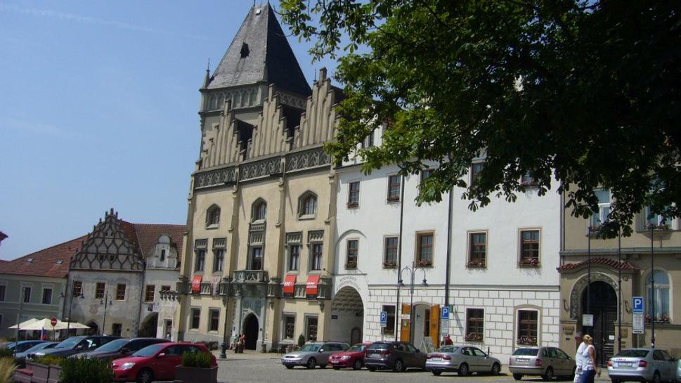 Stará radnica patrí k najvýznamnejším pamiatkam neskorej gotiky v českých mestách.