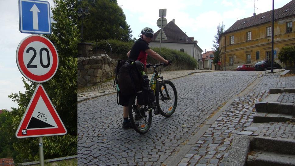 Ideme opäť do centra a musíme tlačiť, trochu prudké stúpanie
