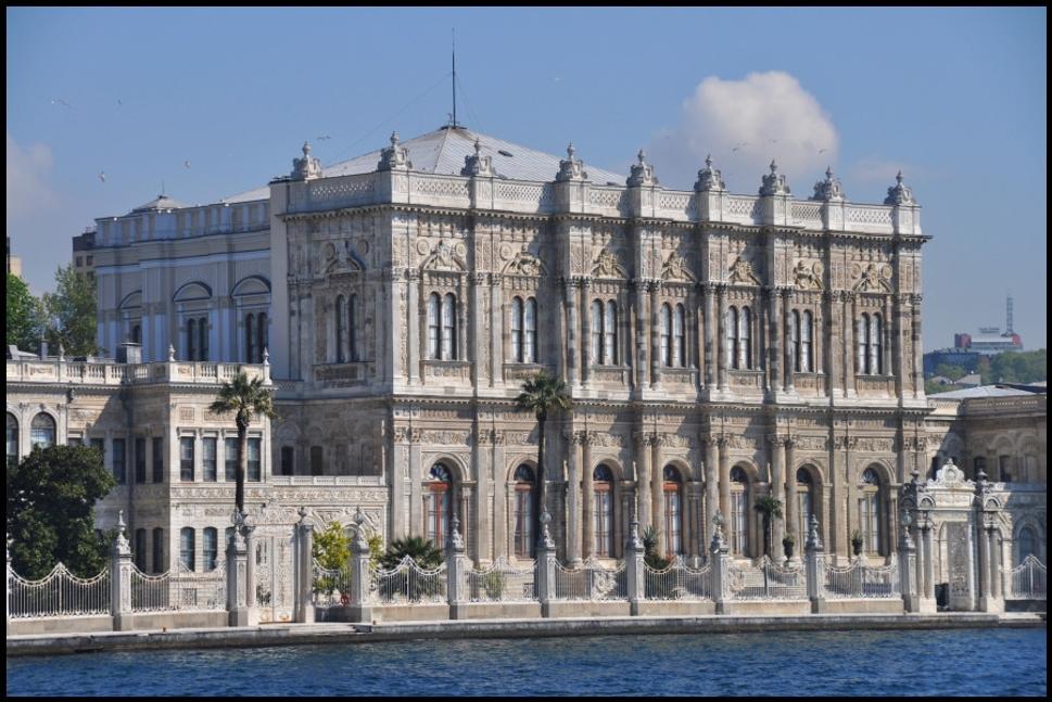 Palác Dolmabahçe, posledné sídlo sultánov