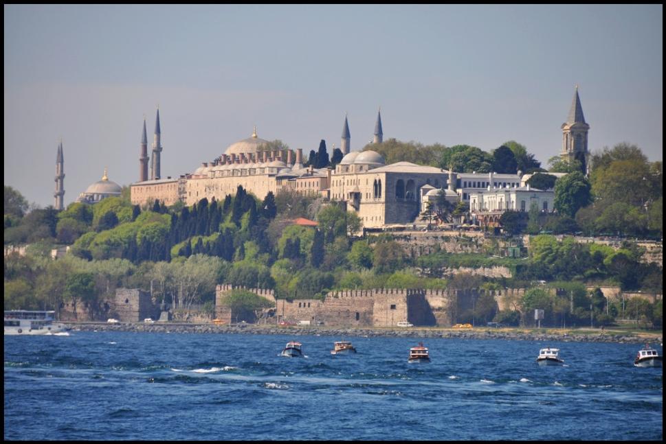 Hagia Sofia aj Palác Topkapi so zvyškami konštantínopolských hradieb