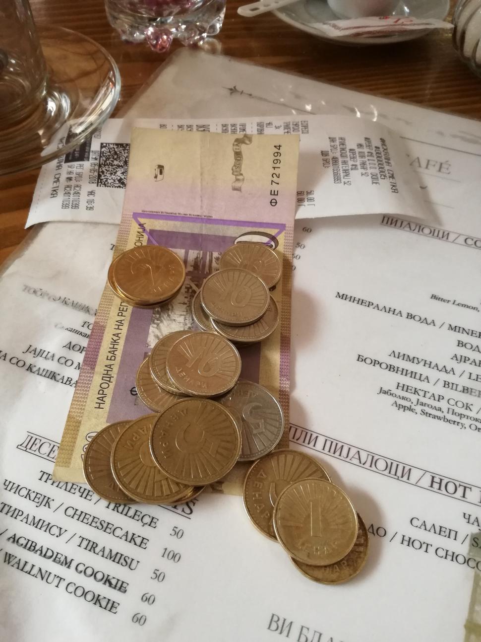 Za jedno euro dostanete v Macedonsku 61 denárov.