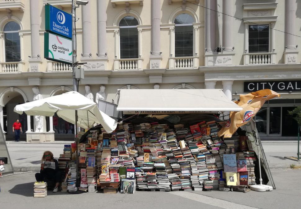 Toto je sen každého bookworma. Skopje.
