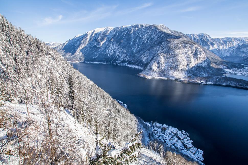 Výhľad na jazero a dedinku Hallstatt