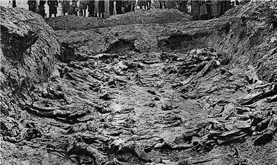Otevřený hromadný hrob u Katyně, 1943