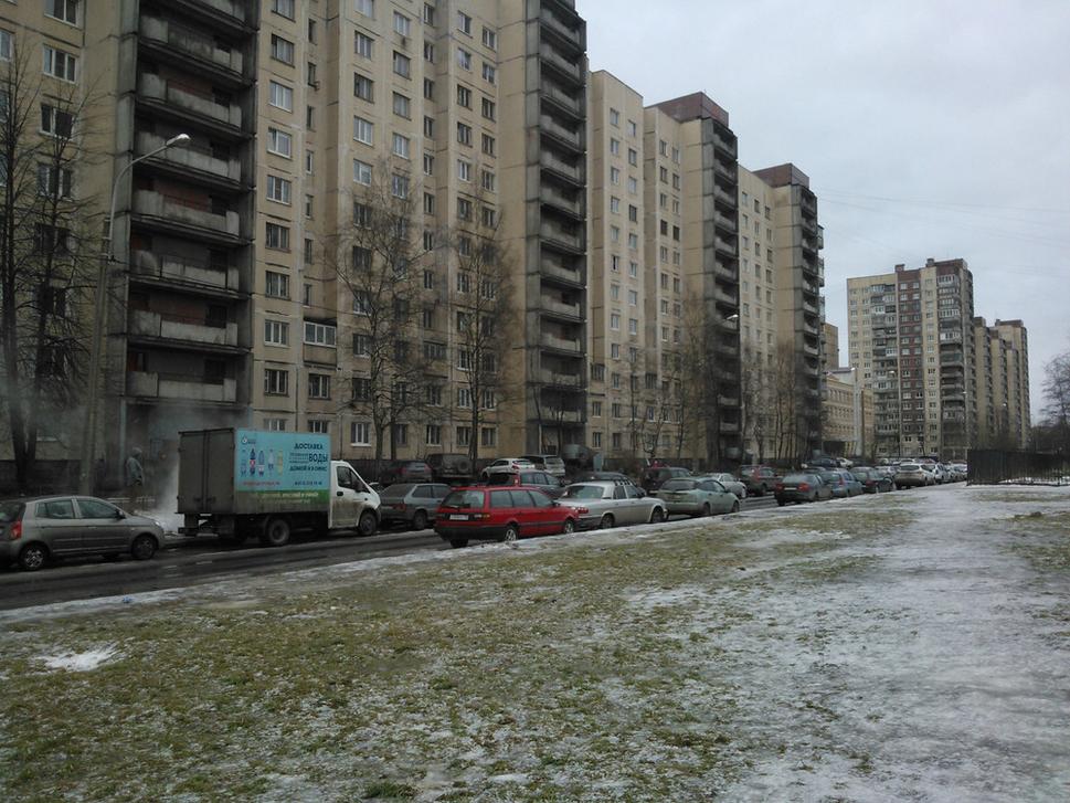 Moravský "pereulok" v zimnom sídlisku Kupčino na juhu mesta