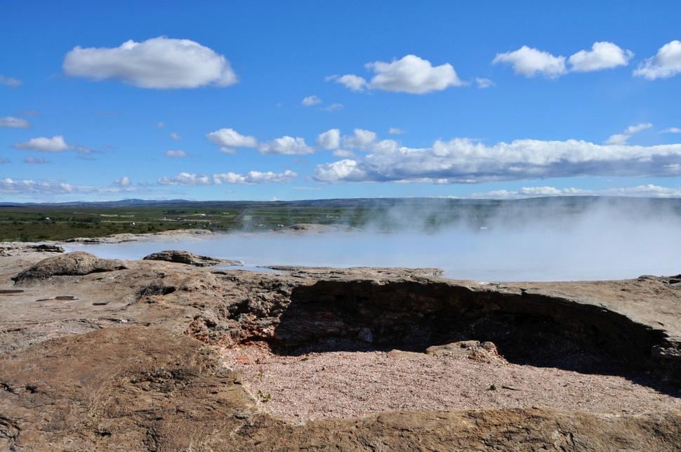 Geysir dal menom všetkým gejzírom