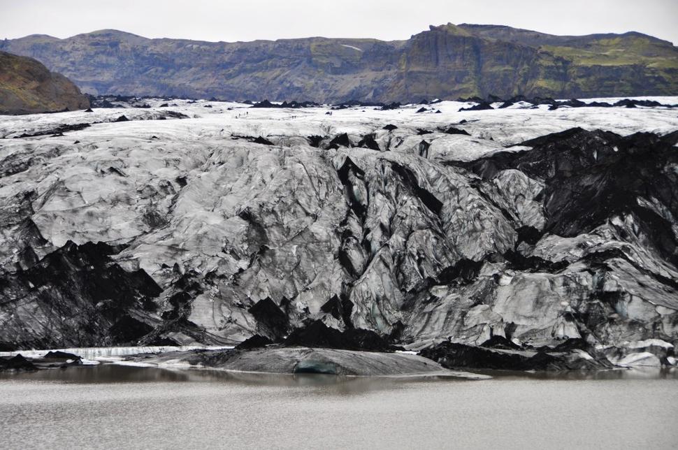 Sólheimajökull sa vylieva z krajiny