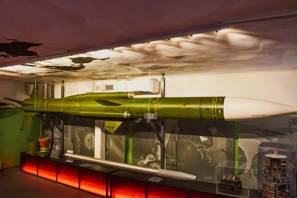 Sovietska protilietadlová raketa SA-6 Gainful mala dolet 22 km, letela rýchlosťou 600 m/sek. a jej nálož mala hmotnosť 57 kg.