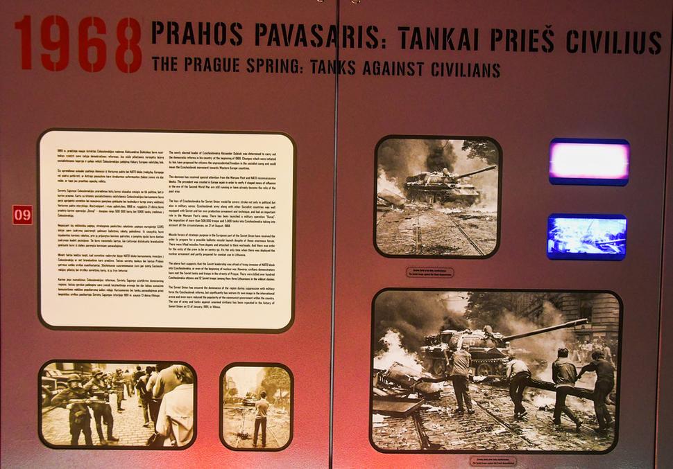 V múzeu vidíme aj nám známe obrázky z intervencie vojsk Varšavskej zmluvy do Československa. Práve v auguste 1968 bol komplex "Dvina" uvedený do najvyššieho stupňa bojovej pohotovosti.