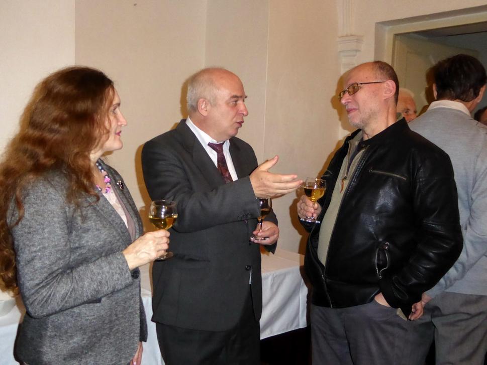 20.Predseda klubu KF 54-01 Ing. Miroslav Gerec ( na snímke v strede) s manželkou