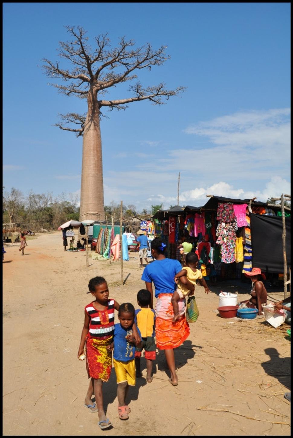 Život malej africkej dediny je plný farieb