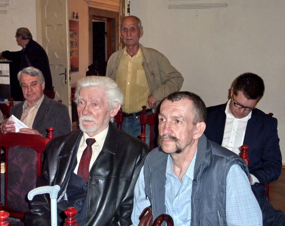 11.Čestný predseda klubu MVDr. Alexander Bárd, CSc, so synom Alexandrom