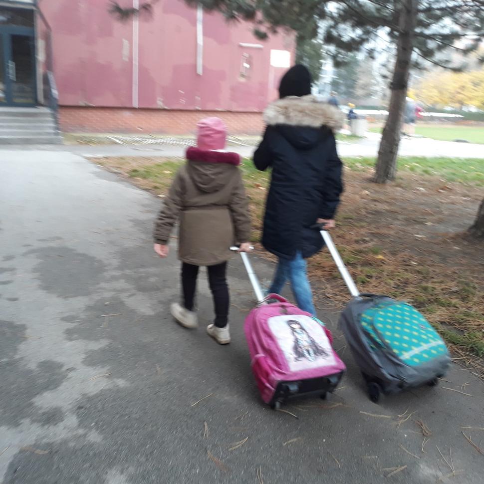 Ranná rutina. Som už "len" prizerajúci sa otec.