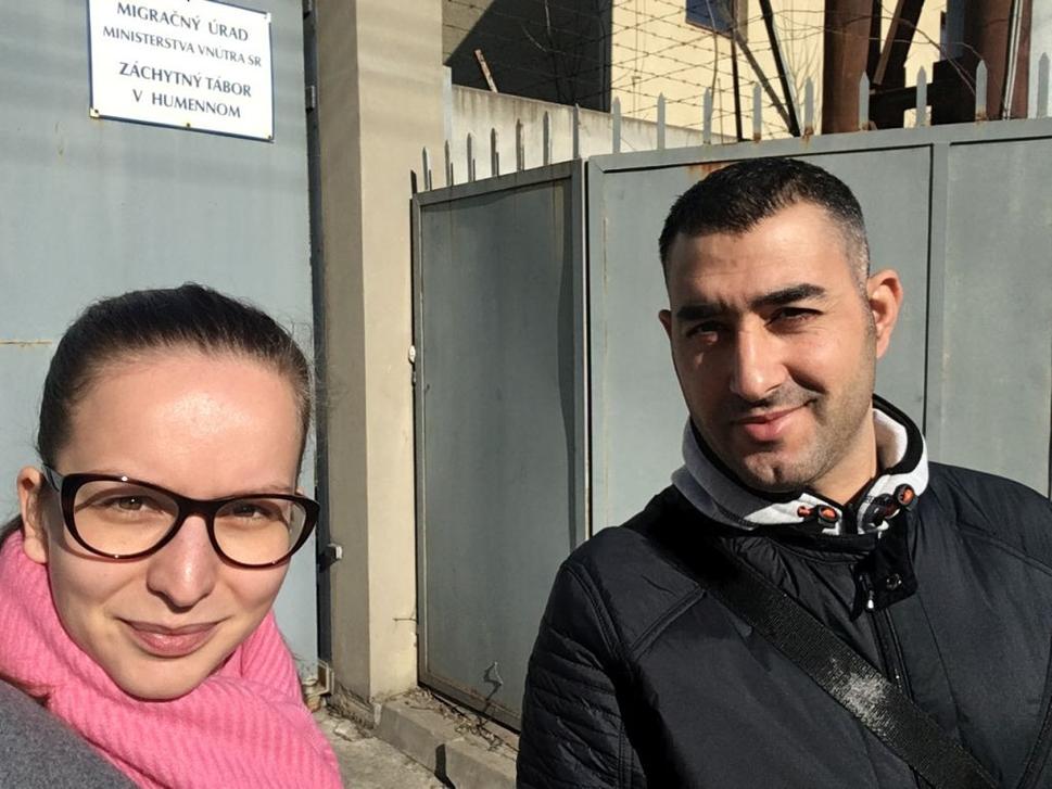 Miška v záchytnom tábore v Humennom, s tlmočníkom
