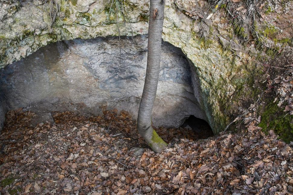 Archelogický prieskum dúpäncov a ich okolia v Jabloňovciach by možno potvrdil pravdivosť legiend o podzemných chodbách.