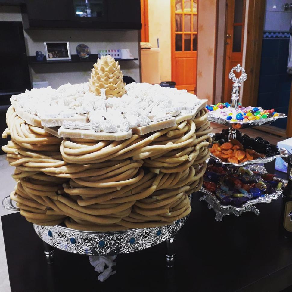 Tradičný stôl počas Cagán Saru (osláv Lunárneho nového roka)
