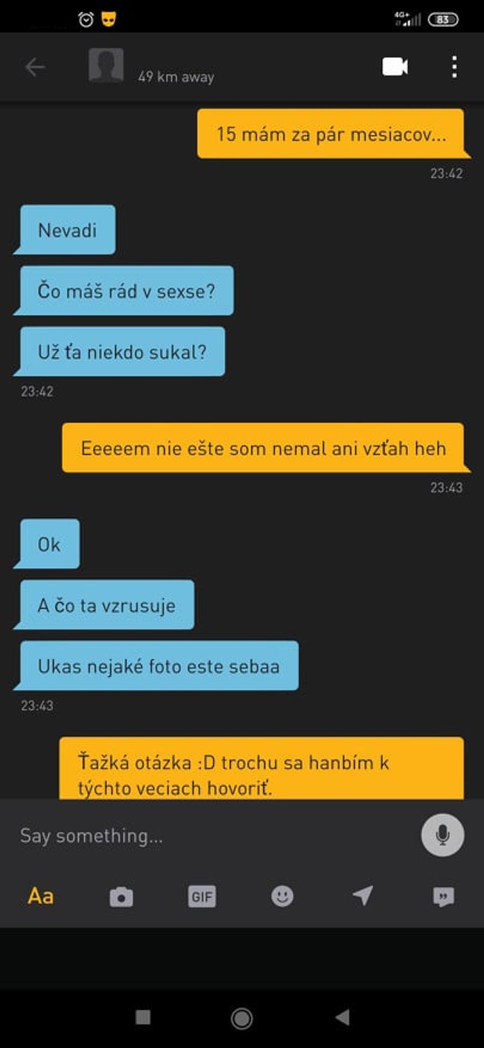 Aj keď si bol vedomý môjho údajného veku, vyžadoval nahé fotky.