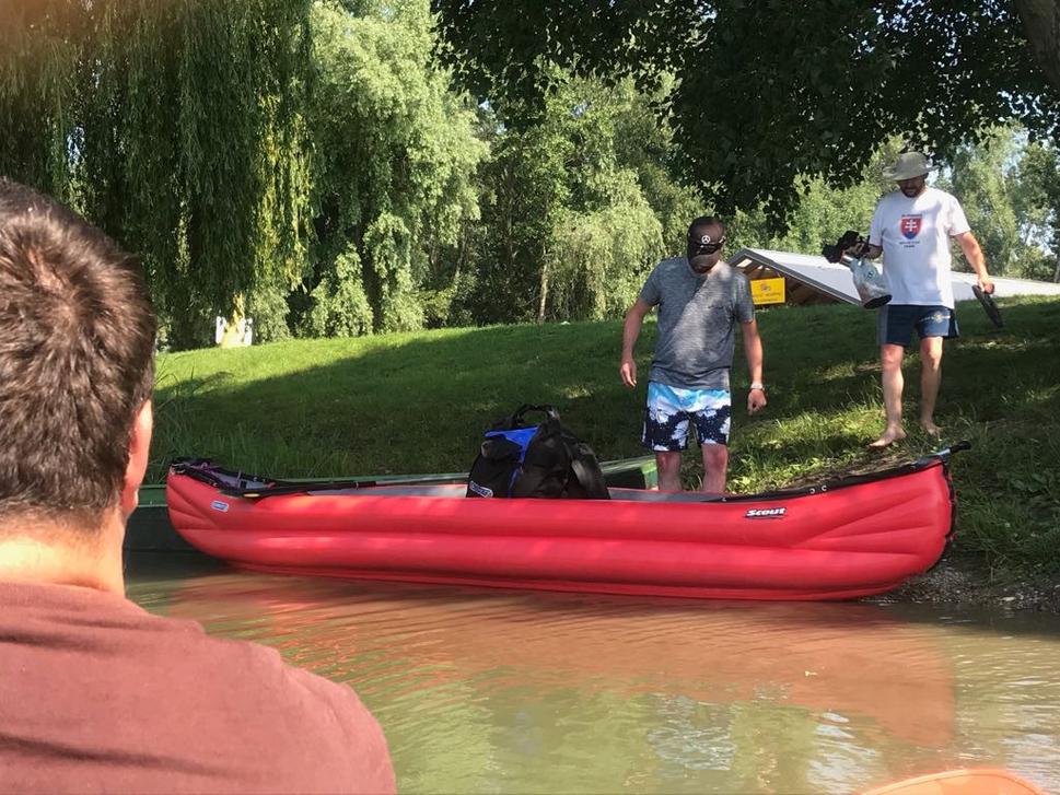 Ranné naloďovanie v kempe Vadvíz.