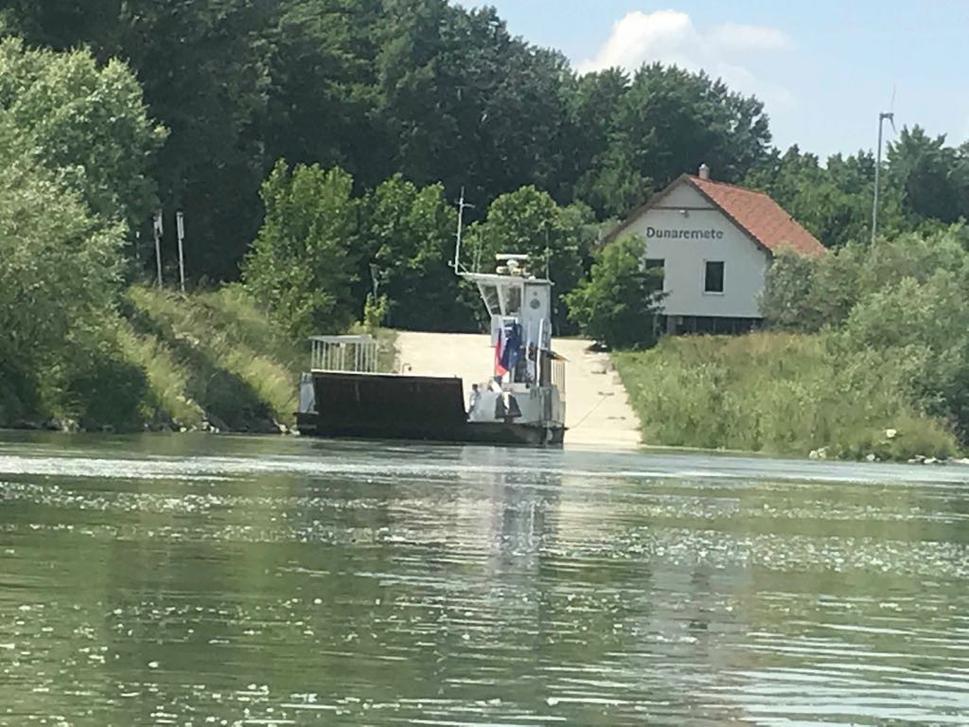 Kompa cez Dunaj z Dunaremete do Gabčíkova.