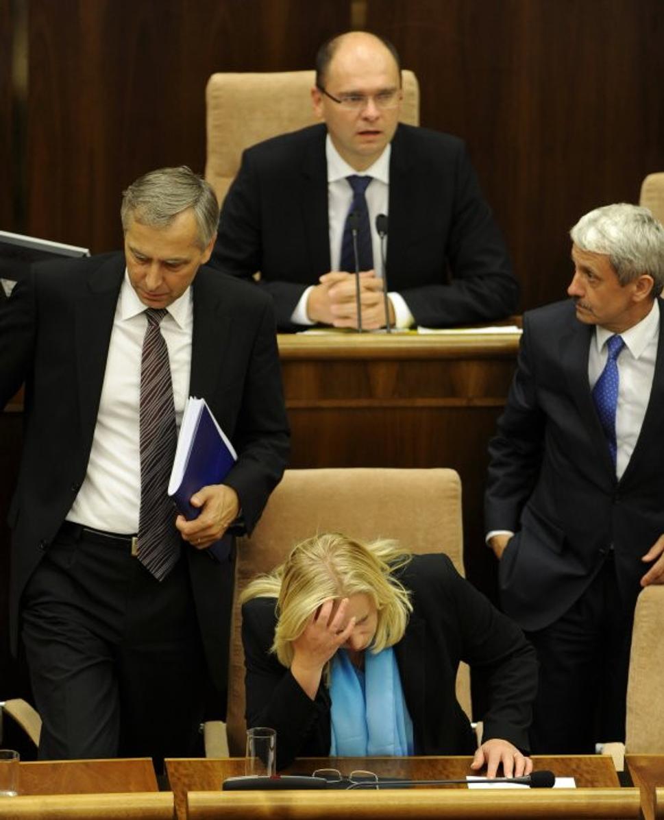 Pád Radičovej vlády. Ján Figeľ, Richard Sulík, Mikuláš Dzurinda a Iveta Radičová.
