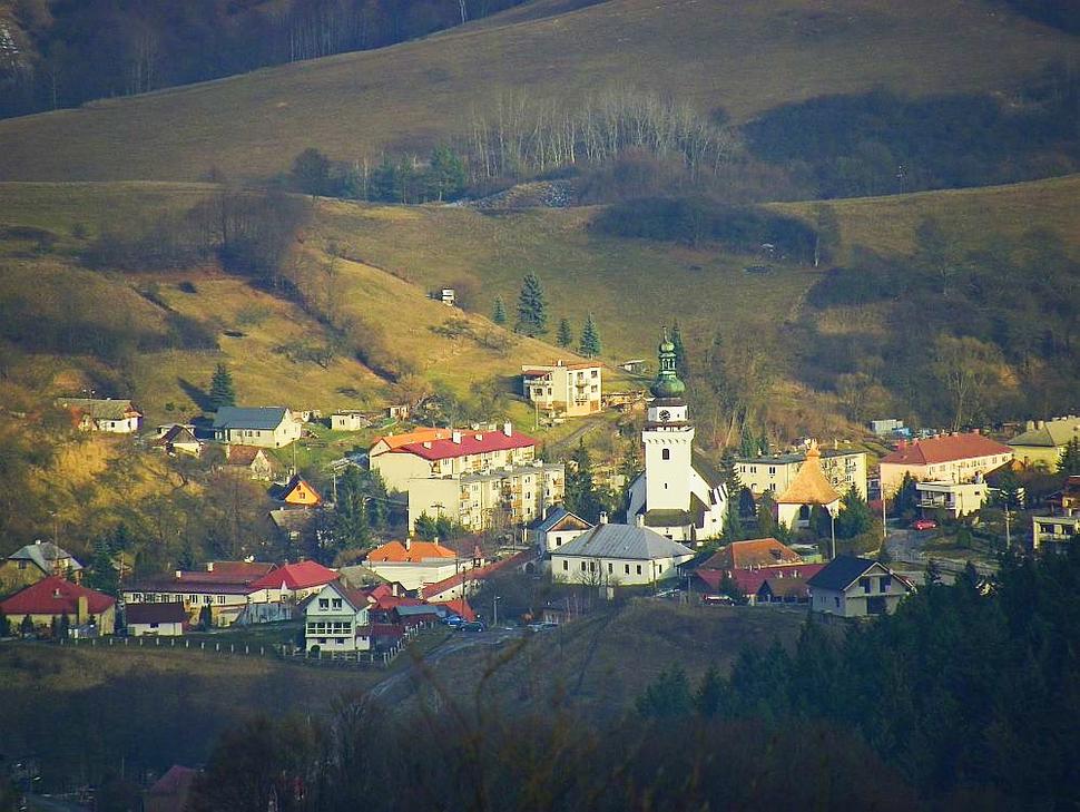 Banská Belá, pohľad na kostol z Glanzenbergu.