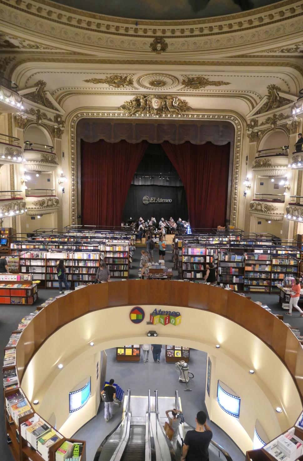 Knihkupectvo El Ateneo Grand Splendid umiestnené v priestoroch bývalého divadla je považované za jeden z najkrajších obchodov s knihami na svete
