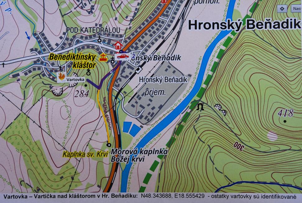 Od parkoviska pri križovatke ciest pod kláštorom sa dostanete na vrchol Vartičky za kláštorom nenáročnou prechádzkou. Určite zaregistrujete kamenné terénne nerovnosti, ktoré tu zostali po opevnenom strážnom stanovisku chrániacom opevnený kláštor.
