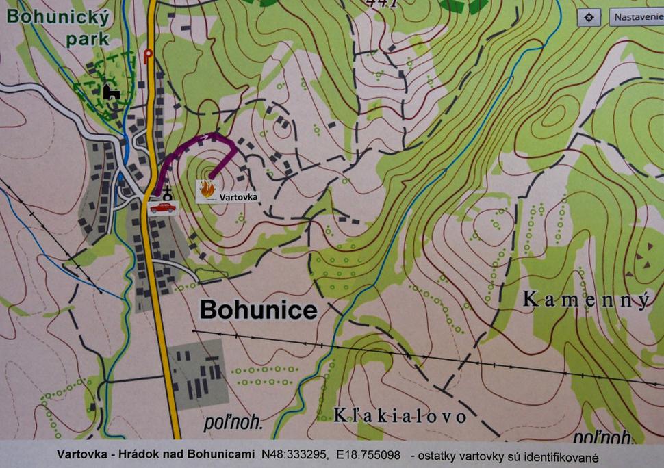 Najľahšie na vrchol Hrádku vystúpate z jeho odľahlej strany. Po odparkovaní auta pred kostolom sa vydáte doľava a po cestičke sa dostanete k chyžkám. Pri starom, priam historickom cintoríne ktorý budete mať po ľavej ruke vystúpate napravo na Hrádok.