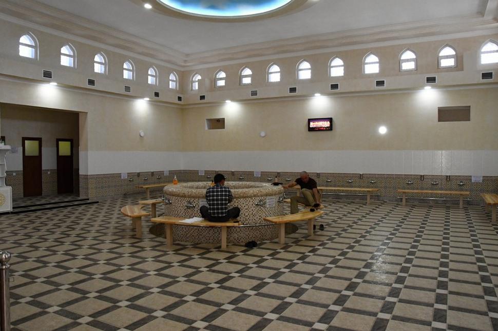 Priestor na rituálnu očistu pri mešite v nekropole Čor-Bakr v Buchare.
