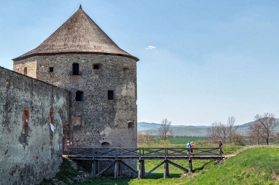 Kláštorná pevnosť Bzovik