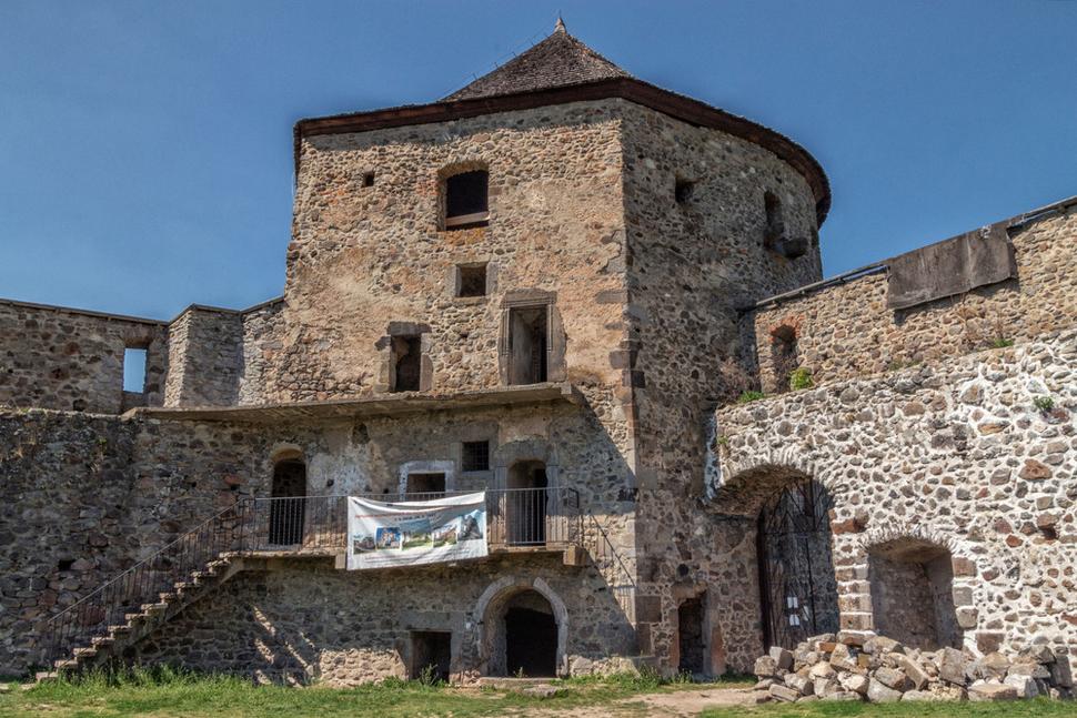 Kláštorná pevnosť Bzovik