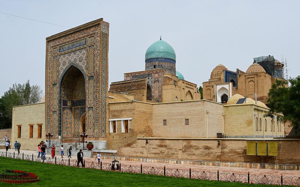 Nekropola Shah-i-Zinda je jedným z najposvätnejších miest v Uzbekistane. Hrobka na tomto mieste by mala zaručiť večnú blaženosť.