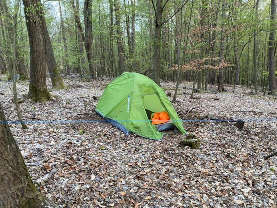 Prvá noc - stan s ochrannou šnúrou