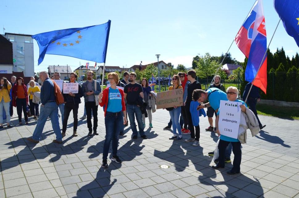 Stretnutie obyvateľov proti mítingu ĽSNS