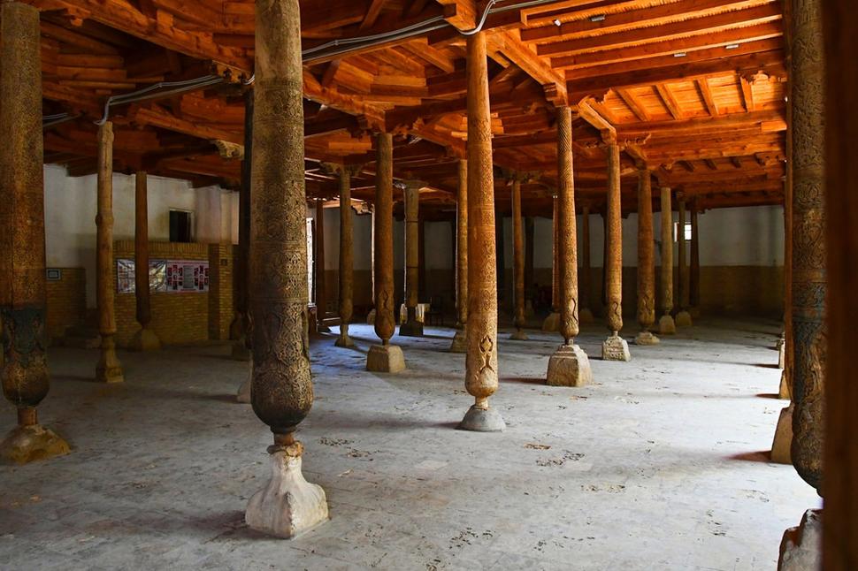 Džuma mešita bola postavená už v 10.storočí s takým architektonickým riešením, aké vidíme dnes.