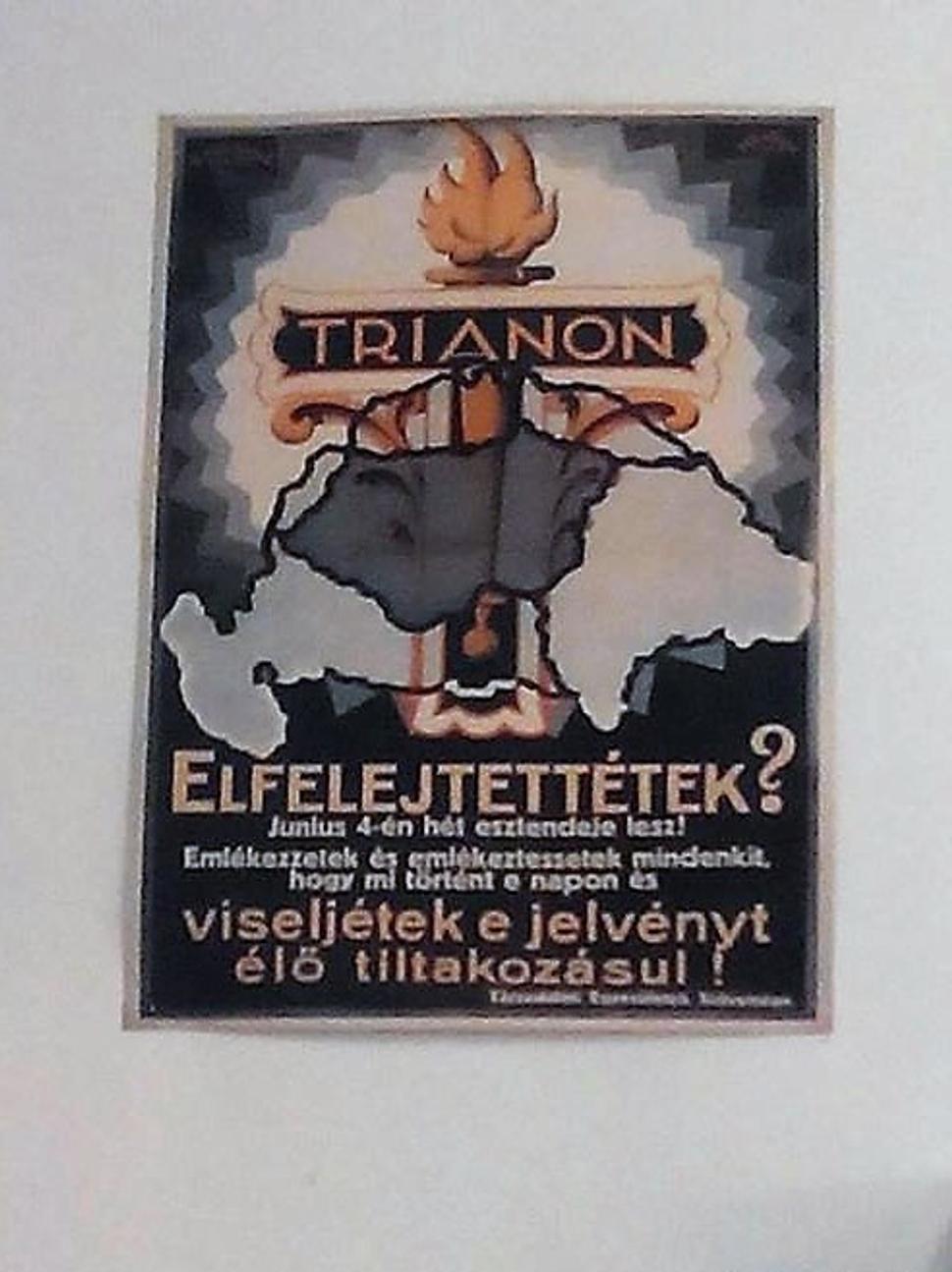 Revizionistický plagát z obdobia medzivojnového Maďarska v učebni dejepisu v jednej budapeštianskej škole. Fotil ho môj syn počas dejepisnej súťaže.