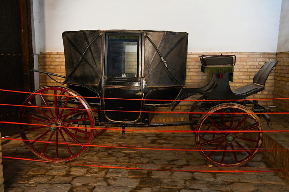 Tento čierny kočiar údajne používal chán k únosu dievčat do svojho háremu.