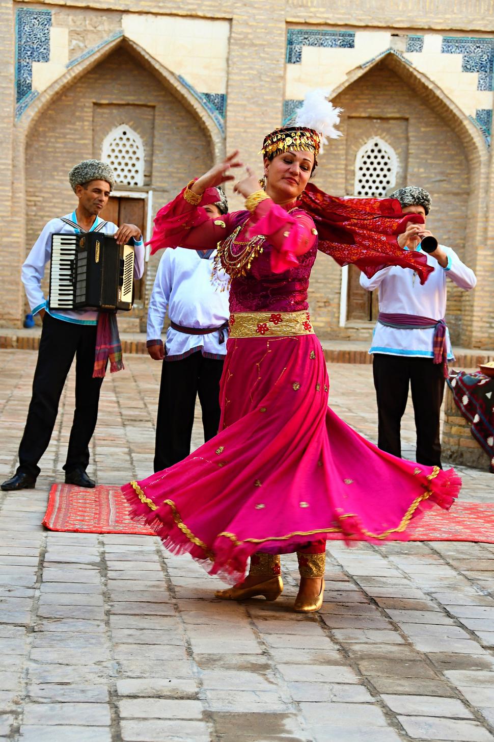 Napriek mojej snahe, folklóru som na chuť neprišiel a teda ani do uzbeckej duše som nenazrel..