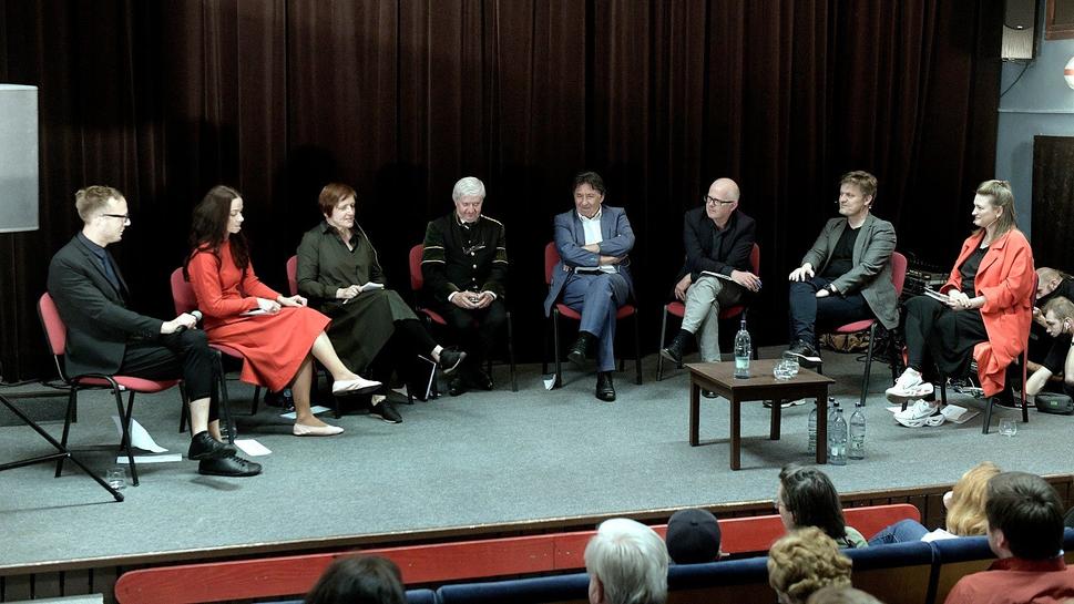 Z diskusie: M. Hvorecký, Z. Majlingová, I. Németh, J. Labuda, J. Budaj, D. Buran, J. Kovalčík a L. Tkáčová.
