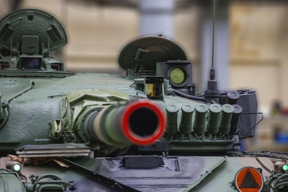 Modernizovaná poľská T-72. Mimo iného sa na modernizáciu použil nočný IČ zameriavač PCT-72.