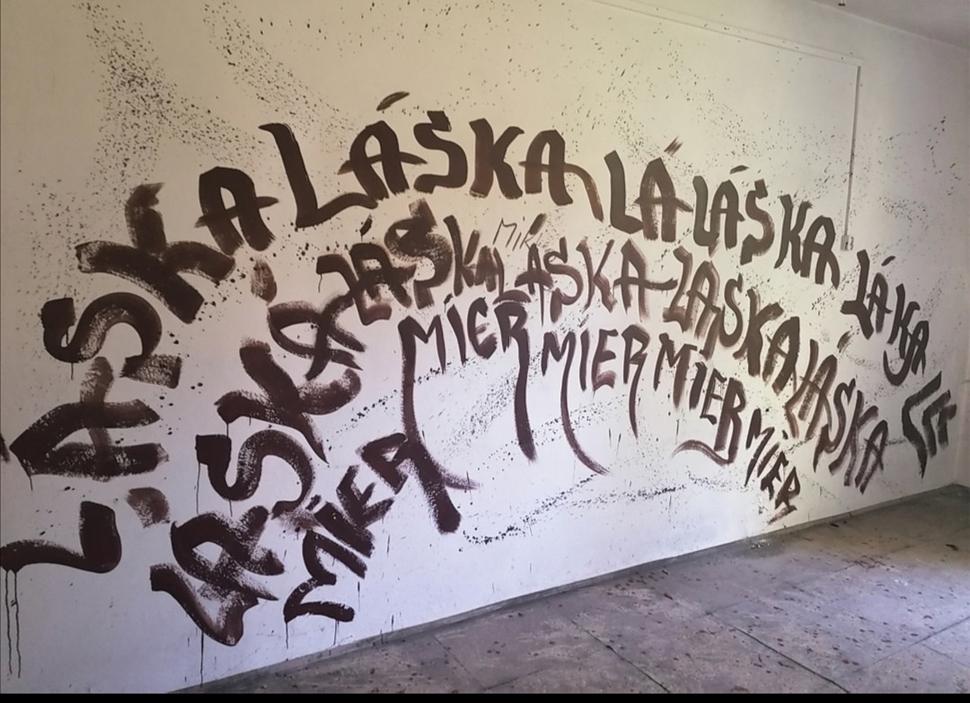 ... predstava tohoto o láske a mieri je až trocha desivá.