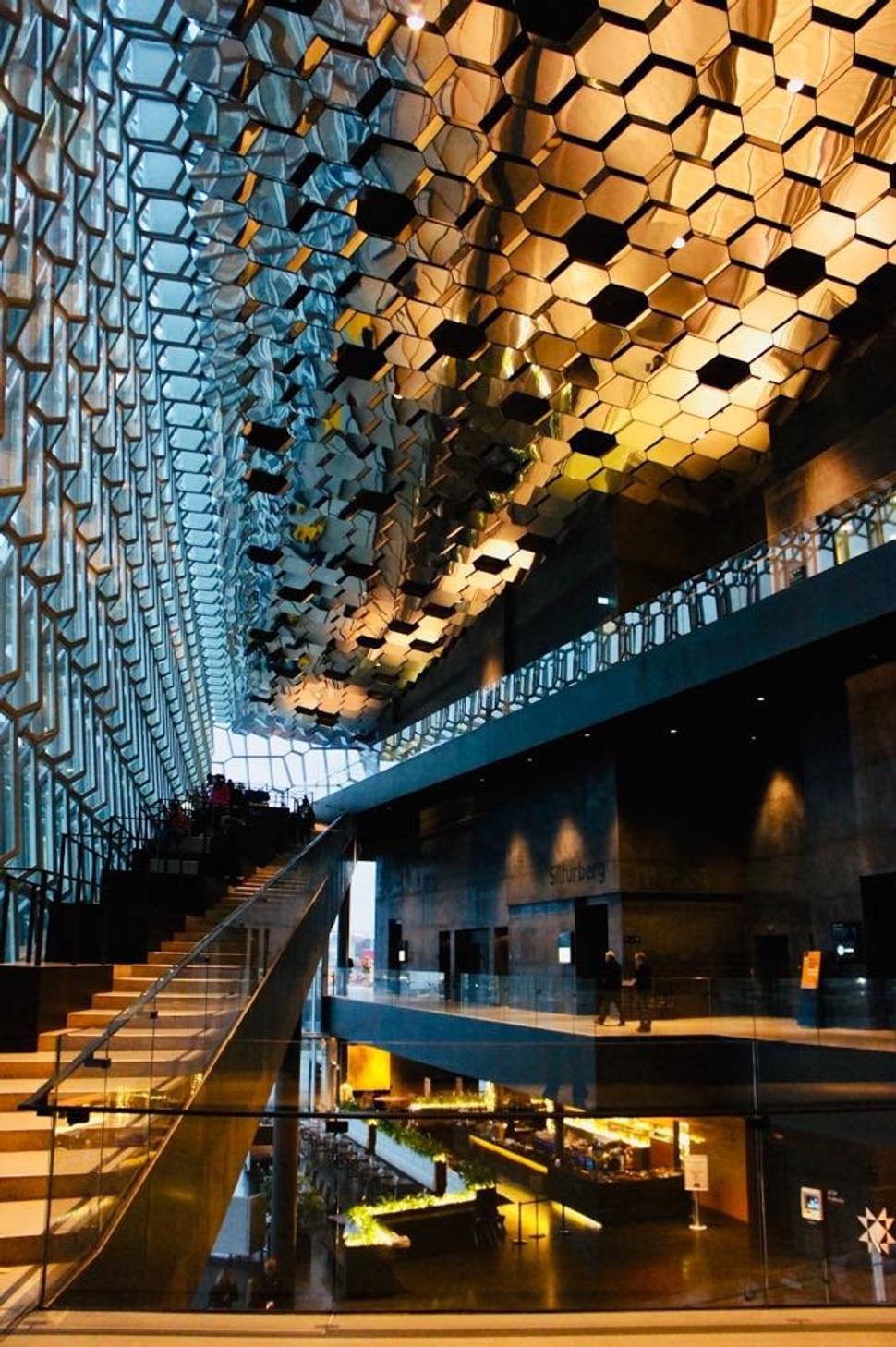 Harpa - pohľad zvnútra
