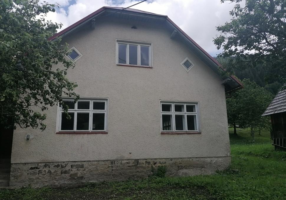 okná bez záclon