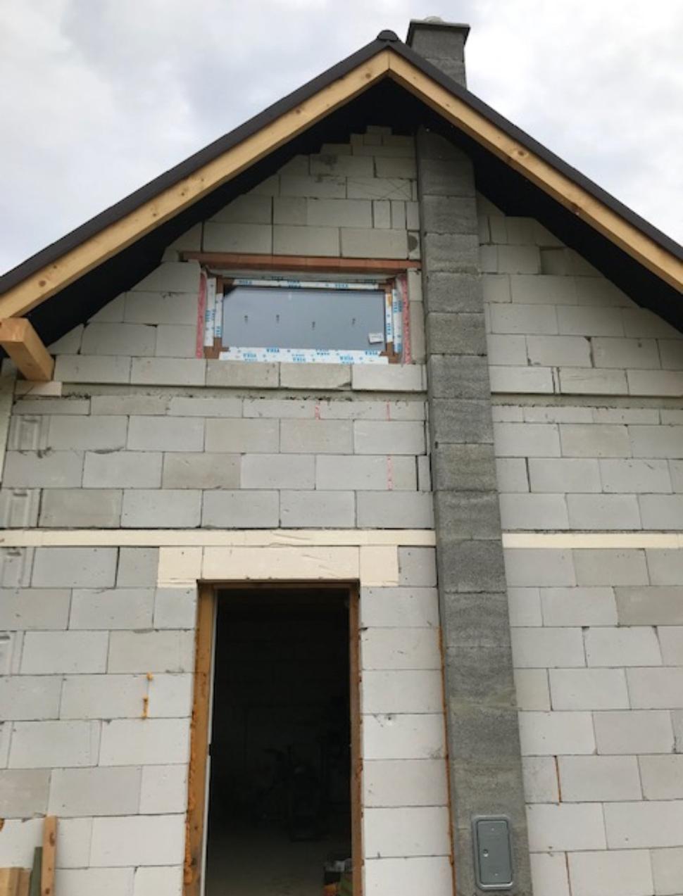 Murované komíny sa stali súčasťou mnohých stavieb. Vysokú statickú pevnosť a odolnosť dosahujú najmä komínové systémy TUMA THERM plus.