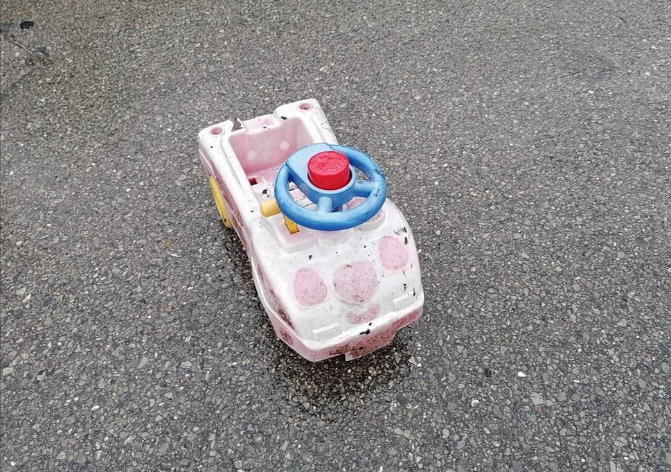 jediné auto na parkovisku